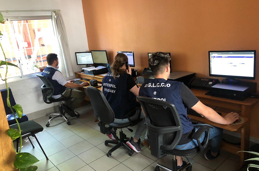 Officers at Uruguay’s INTERPOL National Central Bureau in Montevideo check firearms against INTERPOL’s iARMS database to determine if they are reported as lost, stolen, trafficked or smuggled