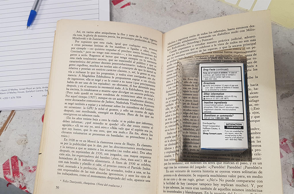 En Irlande, des somnifères illicites étaient dissimulés dans un livre évidé.