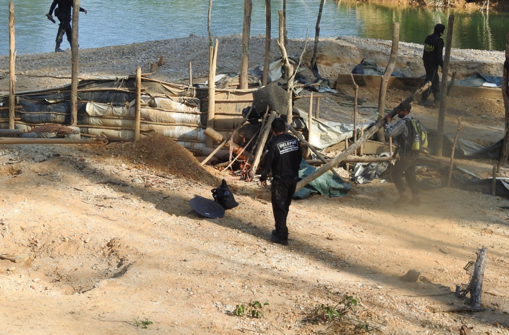 Spotlight4-Impact-Clean Gold-8.png