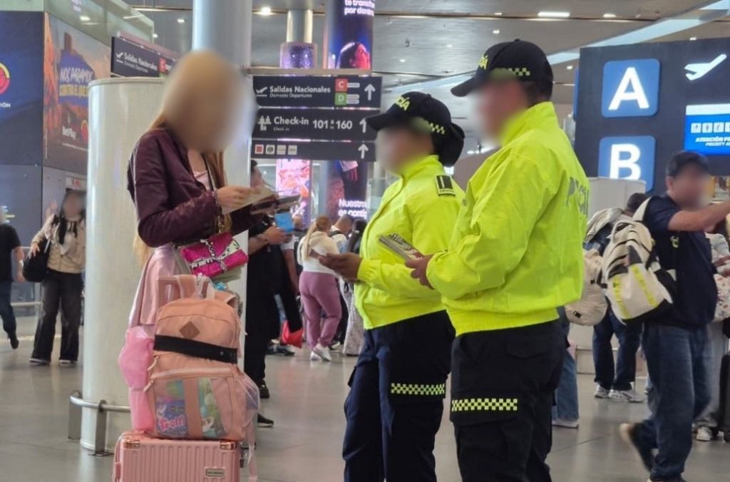 8. Colombia - prevention campaign airport.jpg