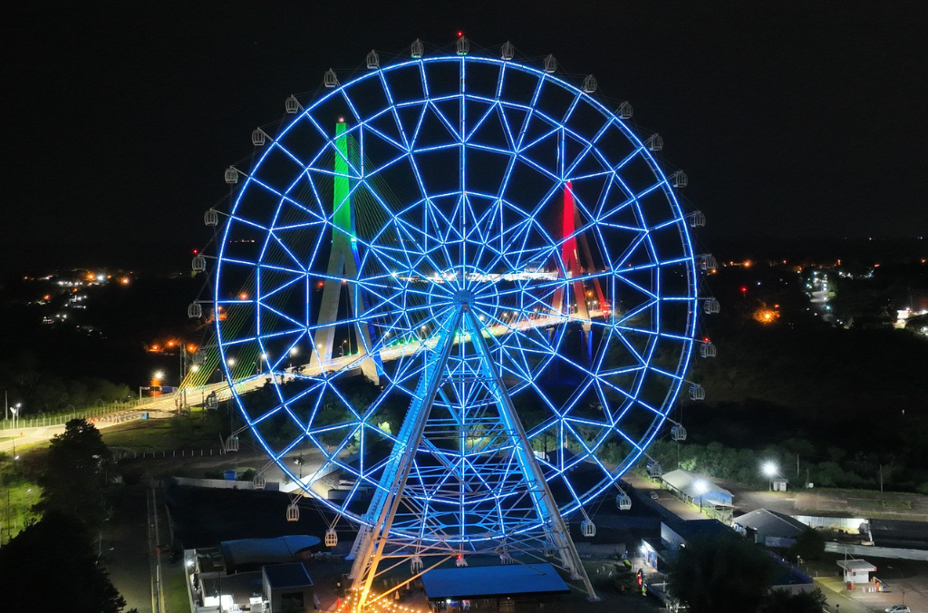 BRAZIL - Ferris Wheel in the city of Foz do Igua&ccedil;u 3.png