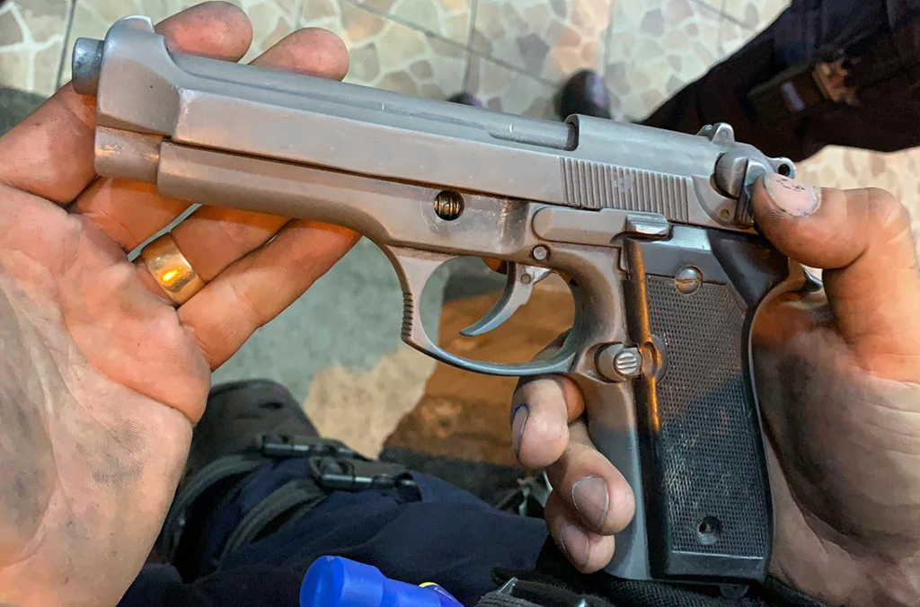 Un pistolet saisi par les autorités costariciennes au cours de l’opération Trigger V.