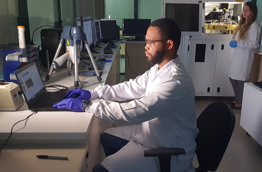 Spotlight4-Impact-Clean Gold-5.png