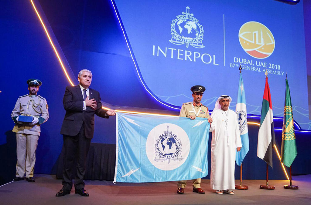 UAE hands over the INTERPOL flag to Chile who will host the 2019 General Assembly.
