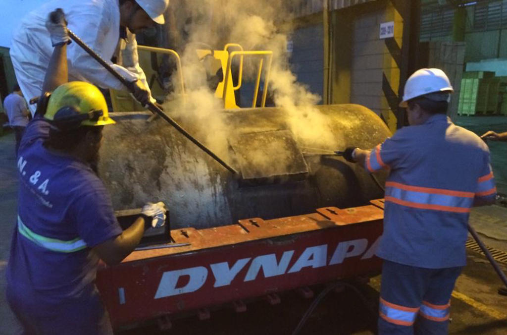 In Brazil, authorities in the port of Santos discovered almost 1.2 tonnes of cocaine concealed in a steamroller on a ship bound for Côte d’Ivoire.