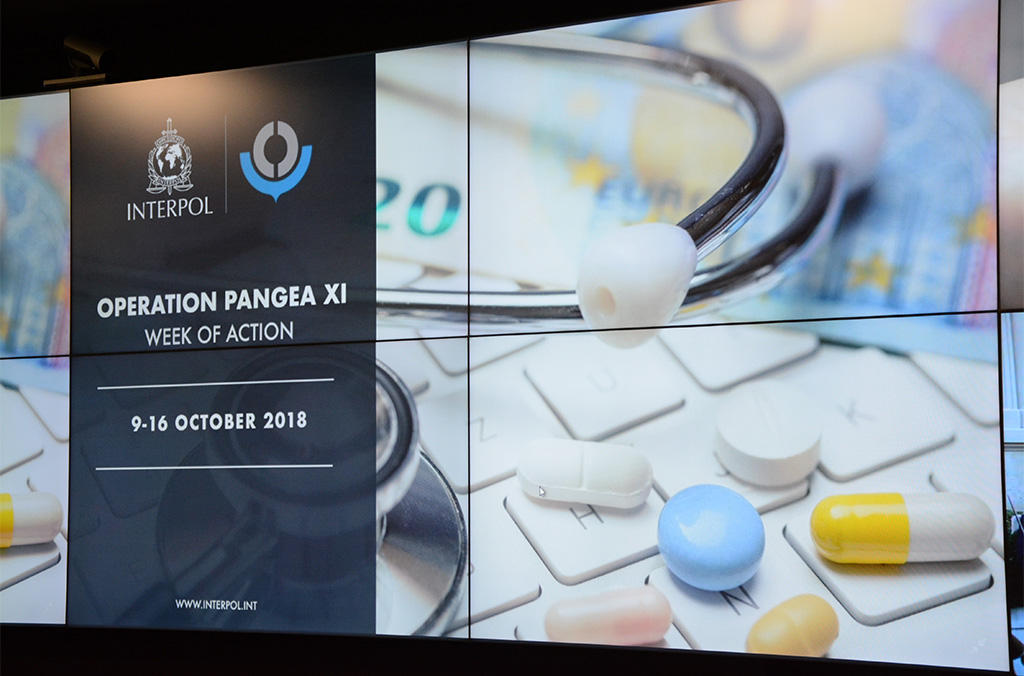 Cette opération a également permis de sensibiliser le public aux dangers potentiels de l’achat de produits pharmaceutiques en ligne, à l’aide de vidéos, de brochures, d’expositions et d’actions de communication dans les hôpitaux et les écoles.