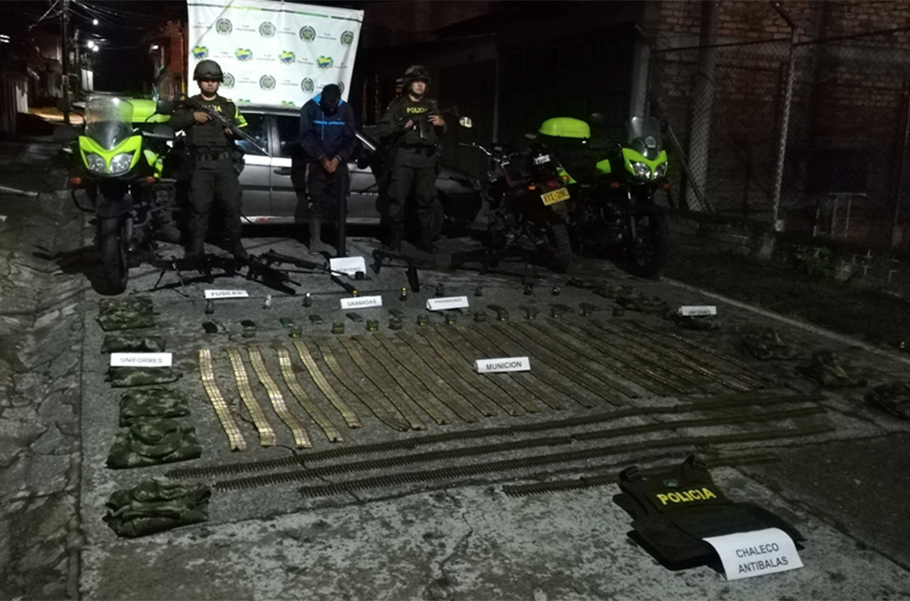 L’opération Trigger V a permis la saisie de 857 armes à feu, plus de 38 000 munitions, 20 grenades et divers uniformes militaires et de police.