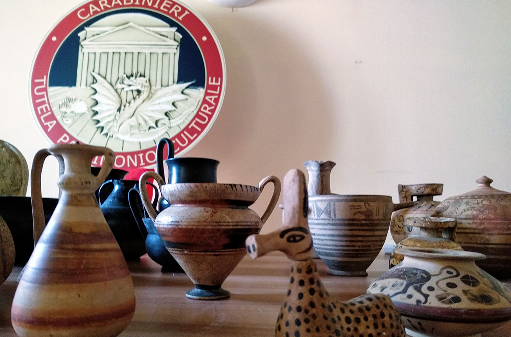 قطع ثقافية ضُبطت في إيطاليا.