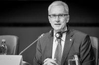 Le Secrétaire Général d’INTERPOL, M. Jürgen Stock, prononce un discours lors de la 88ème session de l’Assemblée générale d’INTERPOL à Santiago.